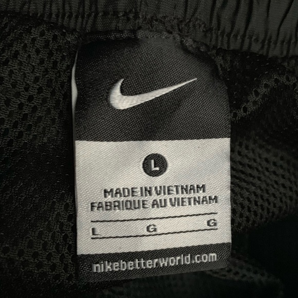 Black Nike track pants - Picture 2 of 2